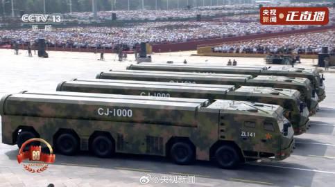 策略通 长剑1000导弹亮相阅兵场