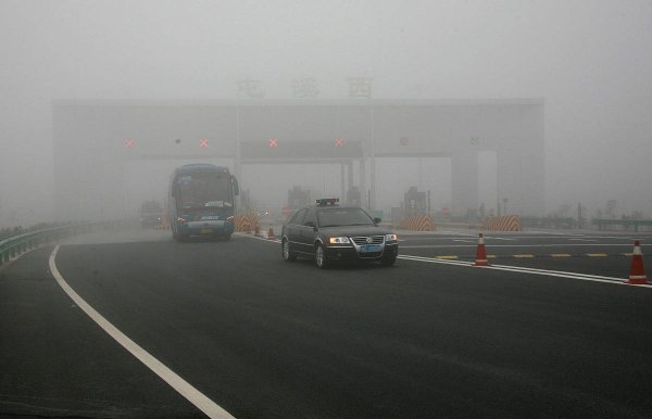 乐配网 汽车在雾天行驶，这些隐藏危险你知道吗？